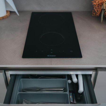 Blu Marina Apartment โจวีนัซโซ ภายนอก รูปภาพ