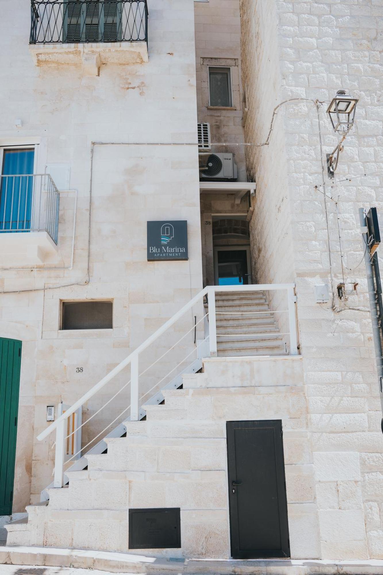 Blu Marina Apartment โจวีนัซโซ ภายนอก รูปภาพ